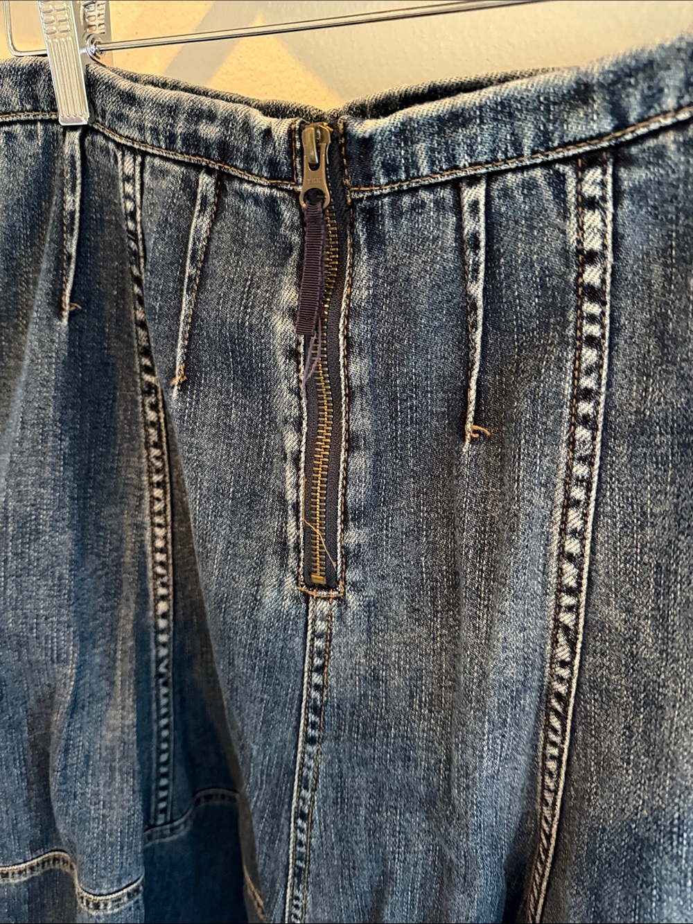 Denim Seamed, Fitted, Balloon Skirt Sz 4 - Picture 3 of 7